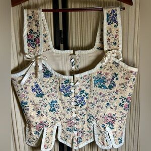 🫶🏼🍃🌸🍃 1700’s Stay front / back lace